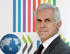 Nicola Bonucci er direktør for jurdiske saker i OECD.